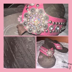 Brand new SUPER CUTE BLING FLIP FLOPS